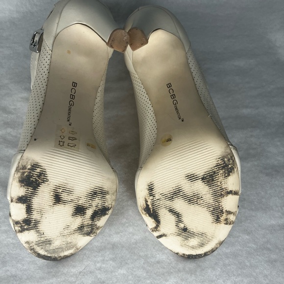 BCBG, cream colored open toed booties with stiletto heel. Women’s size 10. - Picture 5 of 5